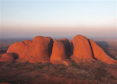 世界遺産ｶﾀｼﾞｭﾀ（空撮）(c)TourismNT/ 75vibes_